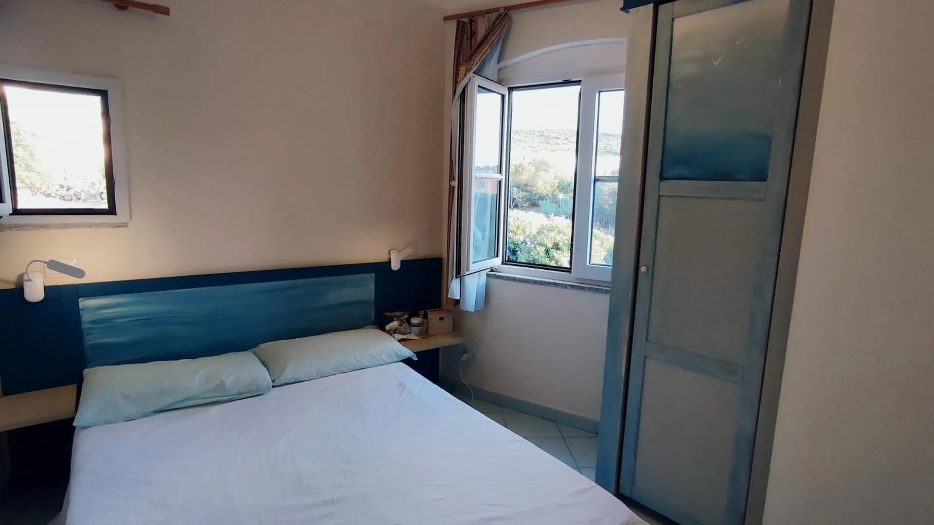 2-Room Apartment With Terrace, 400 M From The Sea Isola Rossa